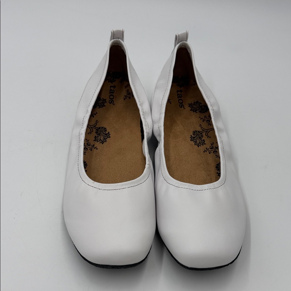 Taos Footwear Chit Chat Women's White Leather Ballet Flats - Picture 2 of 10